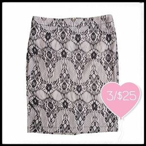 ⭐️3/$25⭐️ NWT Ricki's Floral Lace Skirt